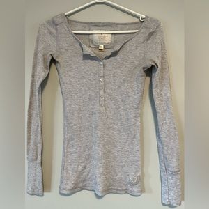 American eagle size small fitted thermal style grey shirt